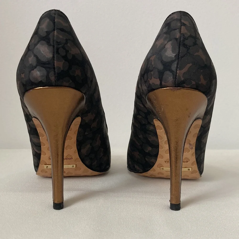 Betsey Johnson Lakin Open-Toe Pump